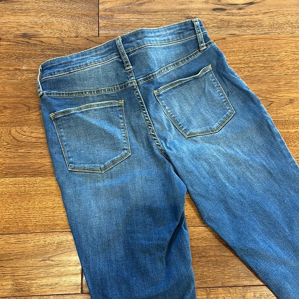Like New Women’s Universal Thread Jeans - Picture 6 of 7